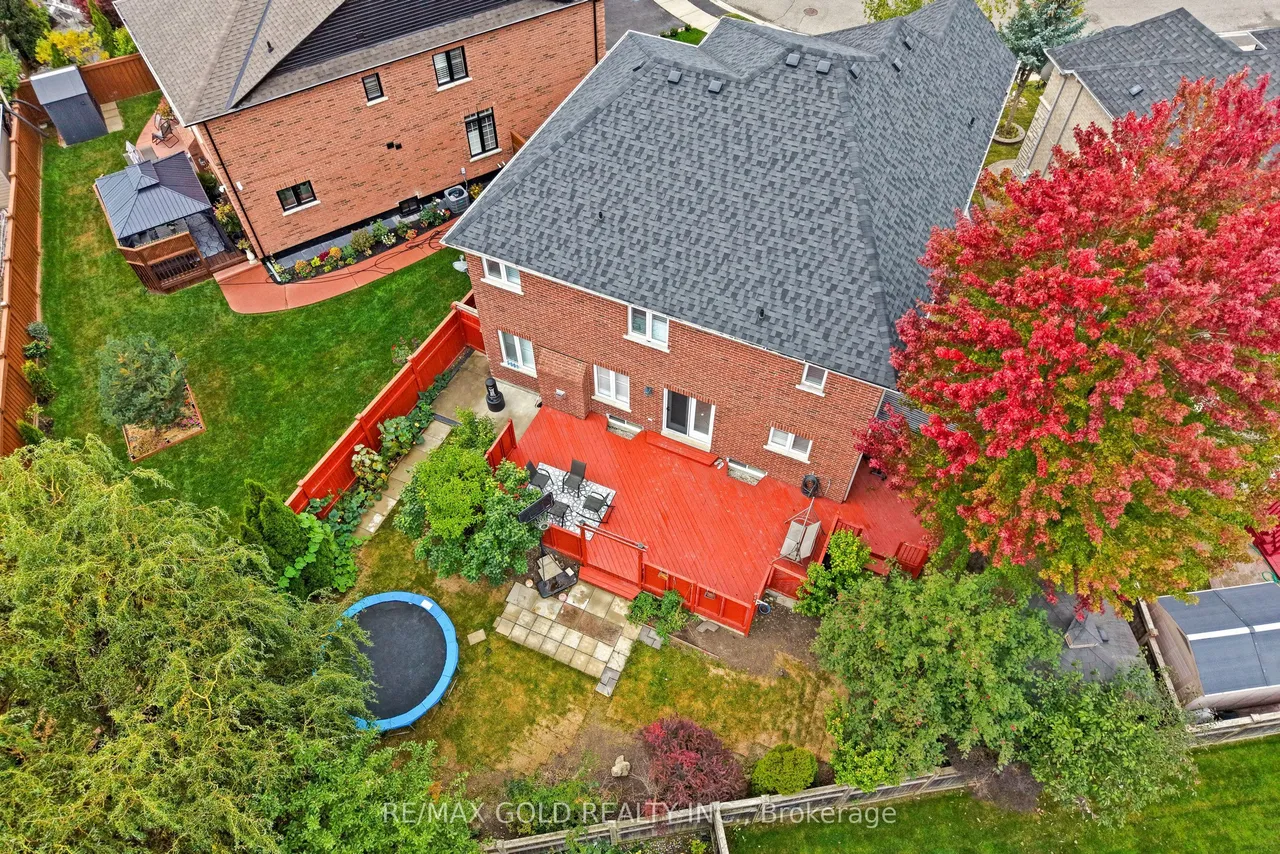 16 Regis Circle — photo 36
