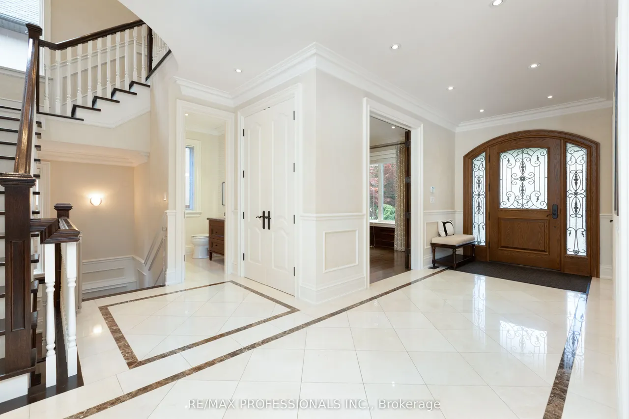 18 Hillcroft Drive — photo 2