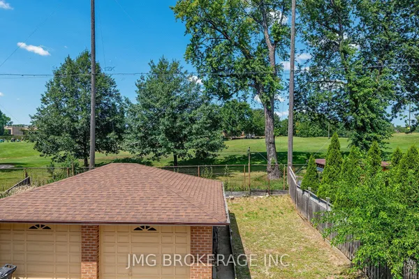 53 Foxrun Avenue — photo 2