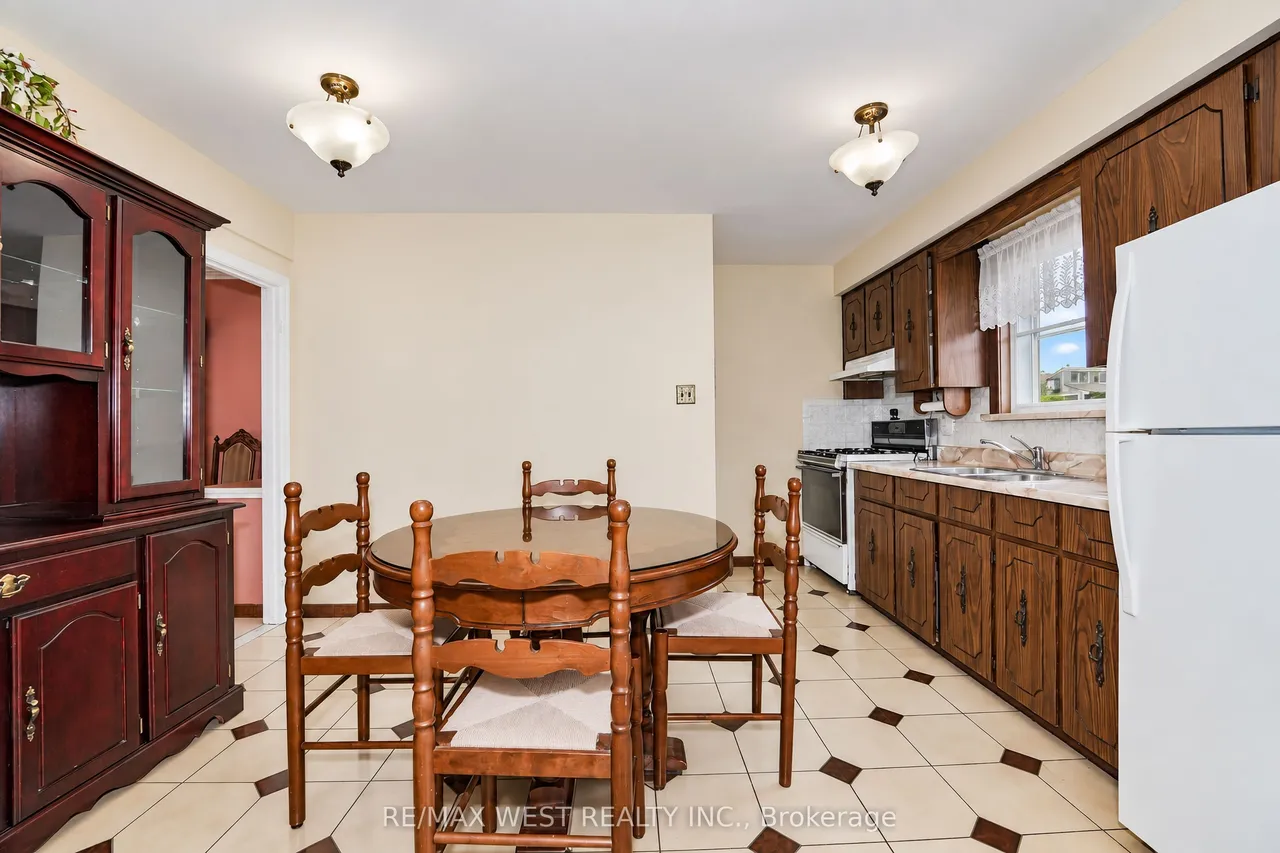 428 Maple Leaf Drive — photo 3