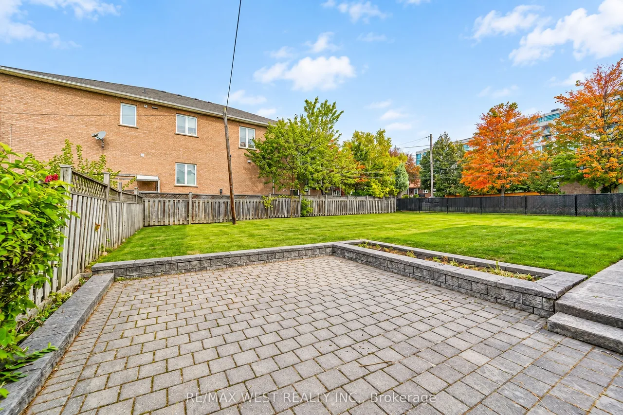 428 Maple Leaf Drive — photo 10