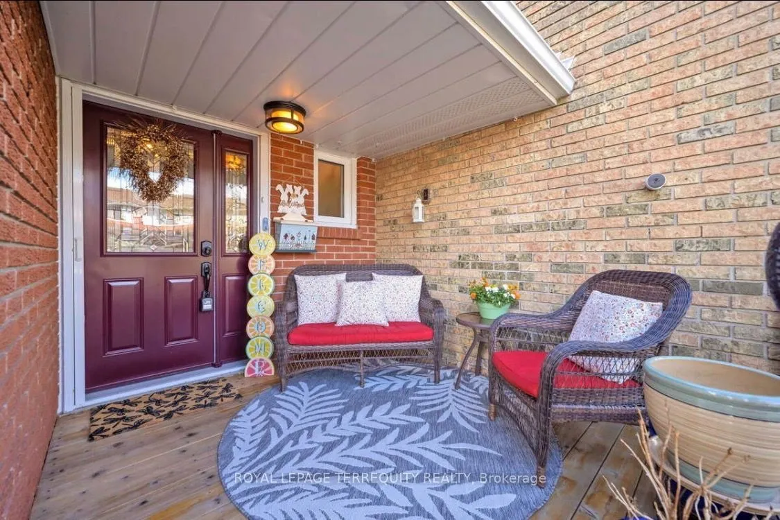 72 Carisbrooke Court — photo 2