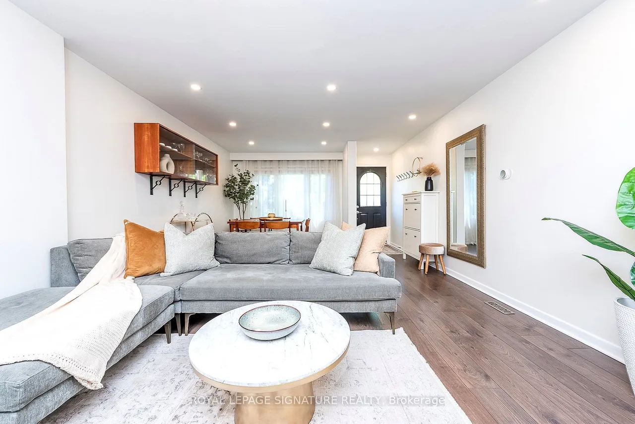 48 McRoberts Avenue — photo 3