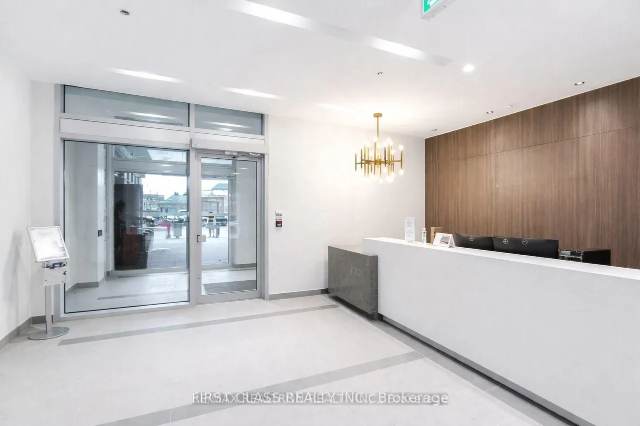 1787 St Clair Avenue W, Unit 425 — photo 2