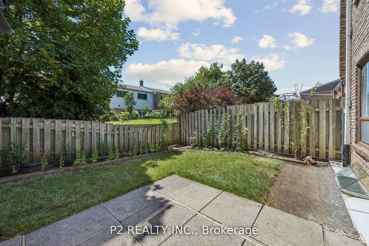22-25 Gosford Boulevard N, Unit 22 — photo 16