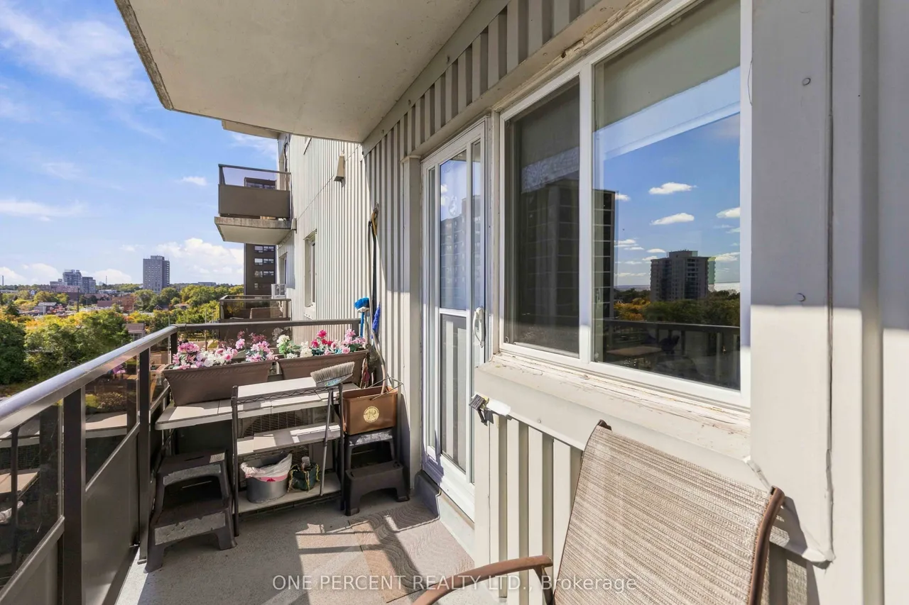 15 Elizabeth Street N, Unit 904 — photo 31