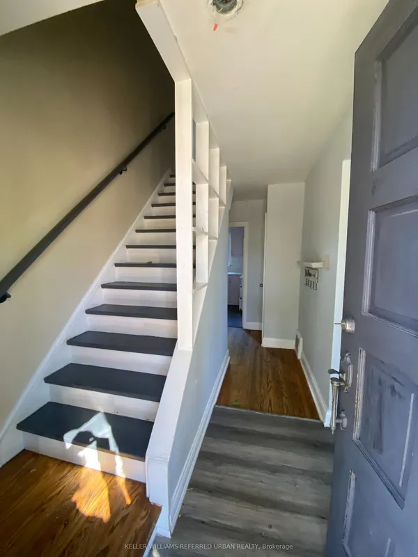32 Amesbury Drive — photo 2