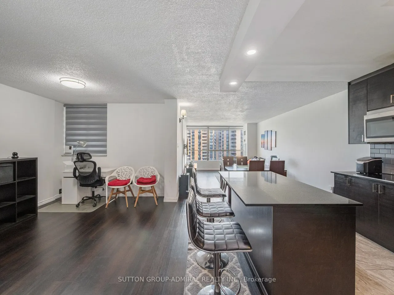 10 Martha Eaton Way, Unit 1811