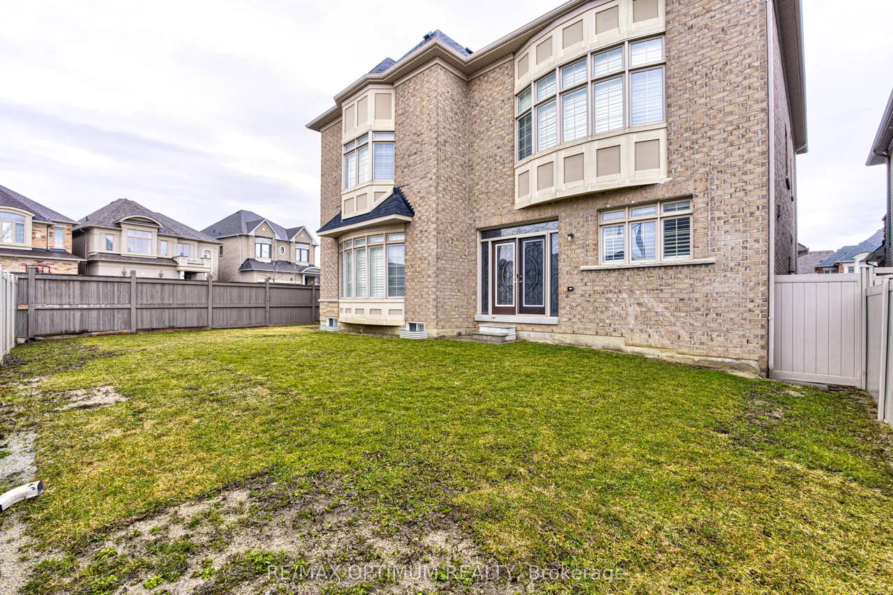 80 Royal West Drive — photo 50
