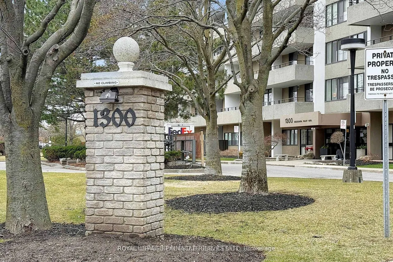 1300 Mississauga Valley Boulevard, Unit 902