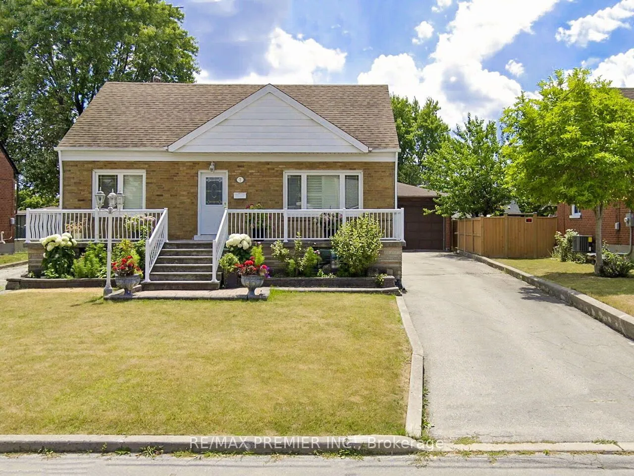 7 Mayall Avenue