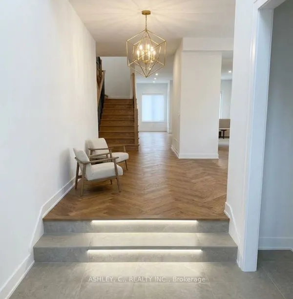 2574 Sharon Crescent — photo 2