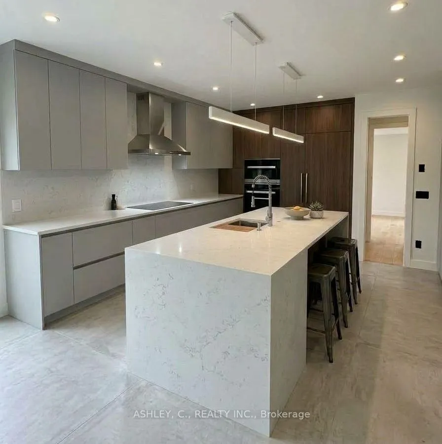 2574 Sharon Crescent — photo 3