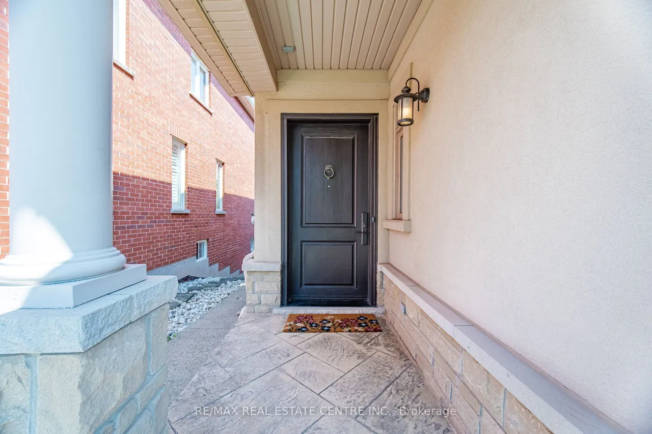 2425 QUETICO Crescent — photo 3