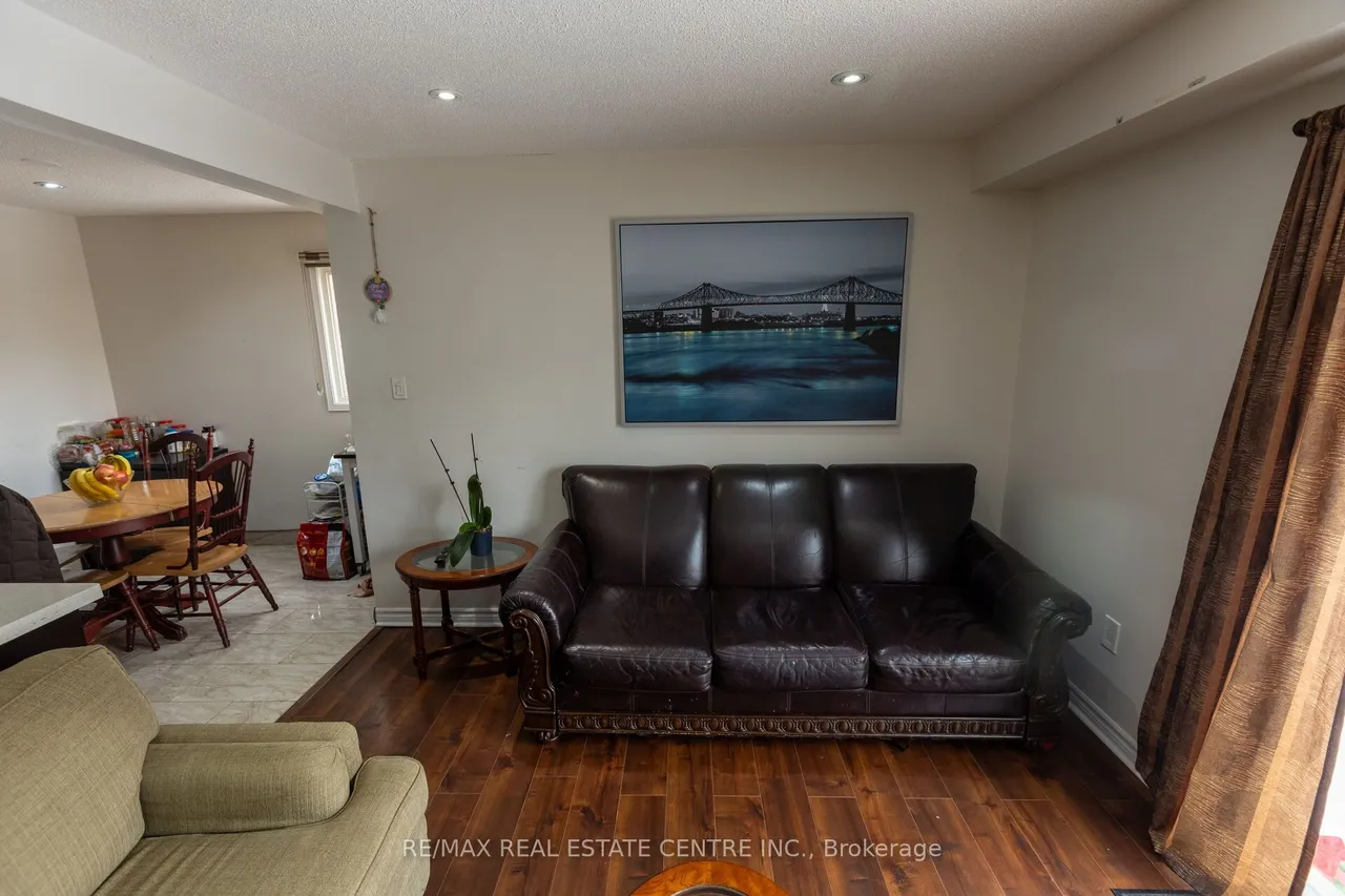 42 Wooliston Crescent — photo 3