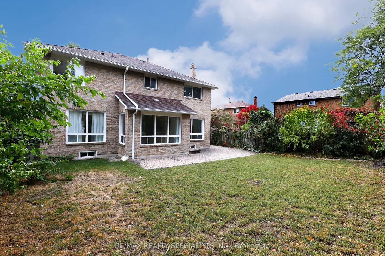 4 Mowat Court — photo 49
