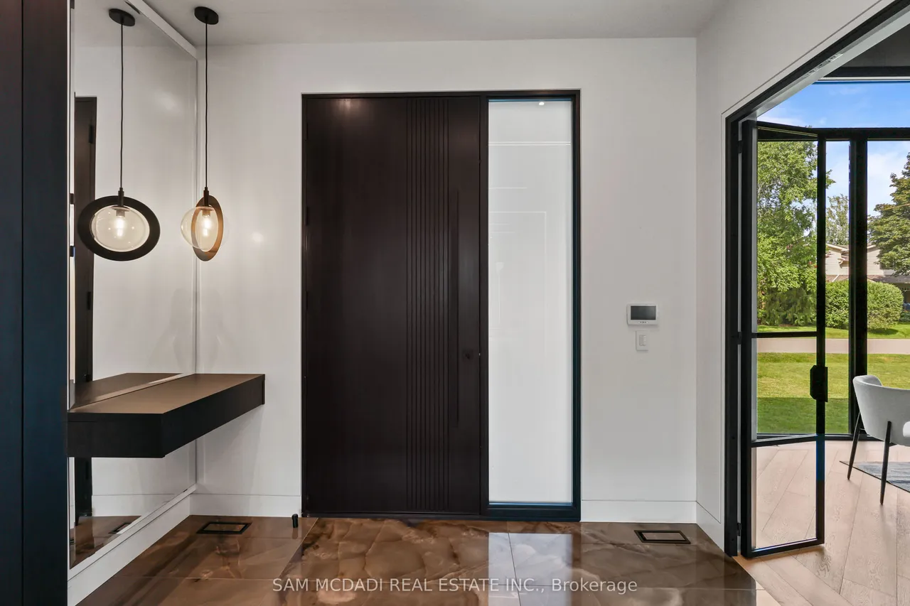 2186 Harcourt Crescent — photo 3