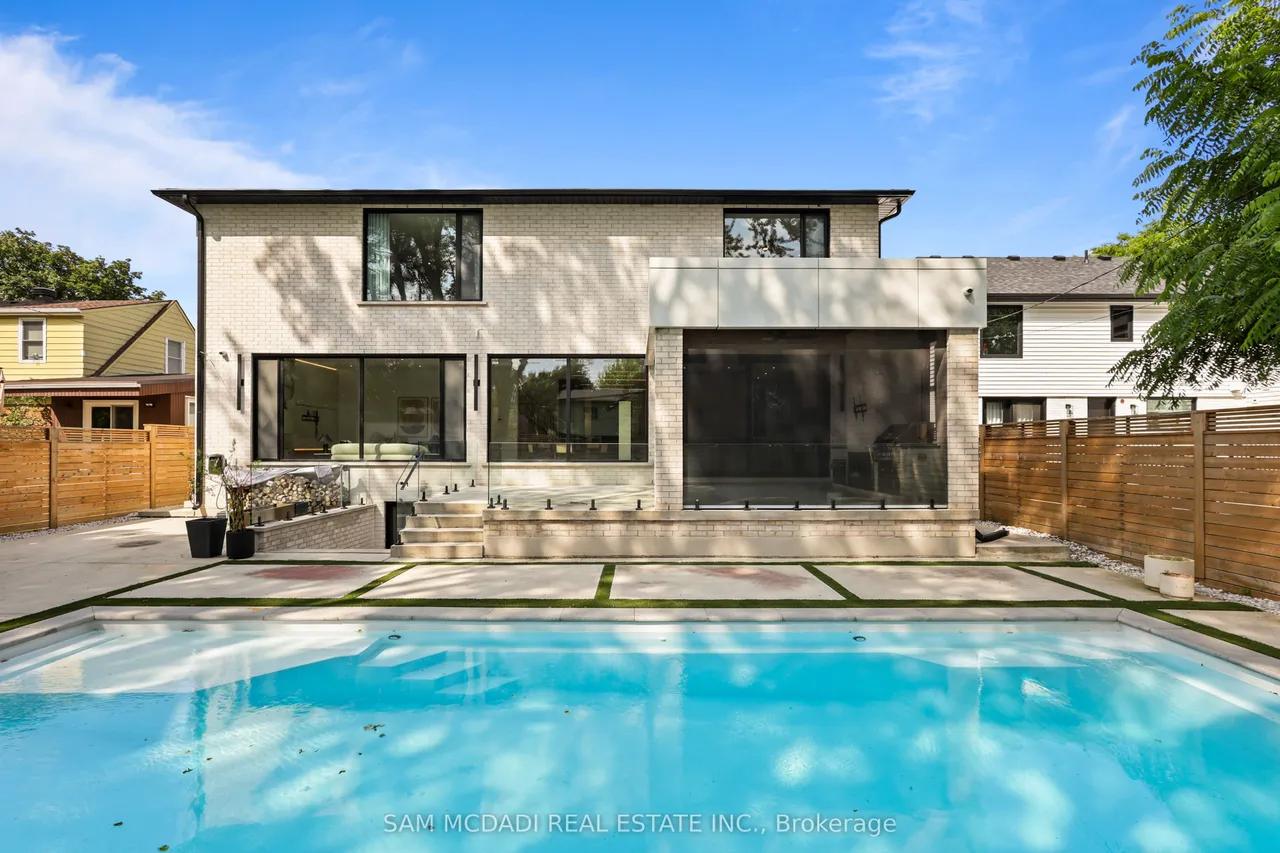 2186 Harcourt Crescent — photo 50
