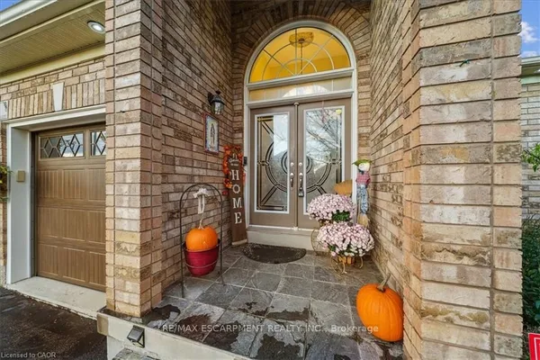 52 Mistycreek Crescent — photo 2