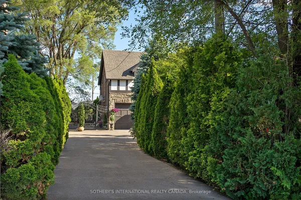 4009 Bloor Street W — photo 2