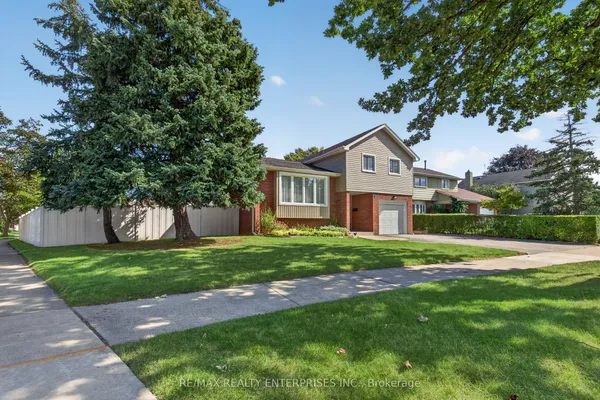 2482 Windjammer Road E — photo 2