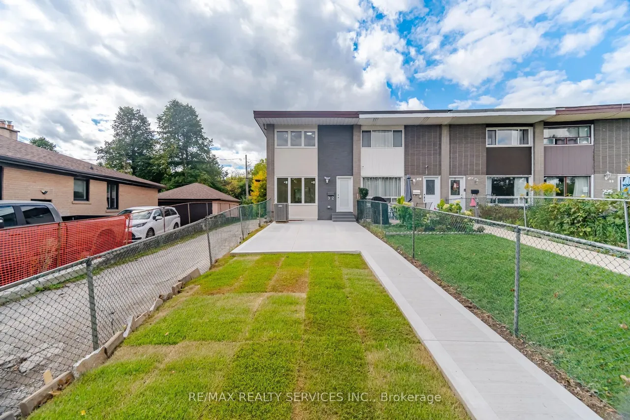 92 Corby Crescent — photo 2