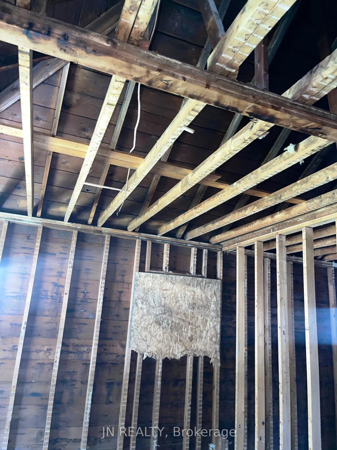 37 Rosedale Avenue W — photo 3