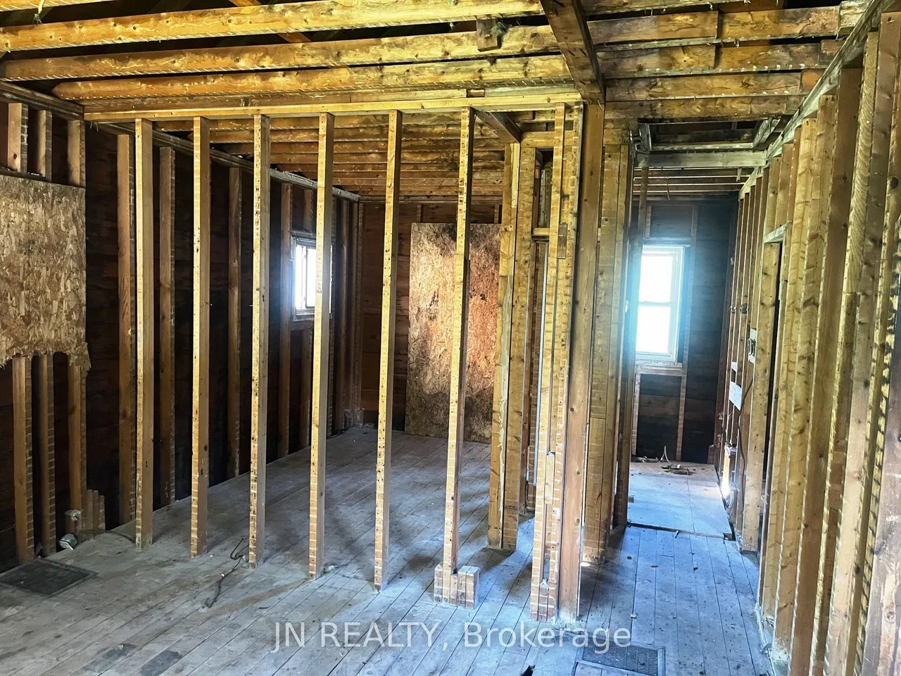 37 Rosedale Avenue W — photo 2