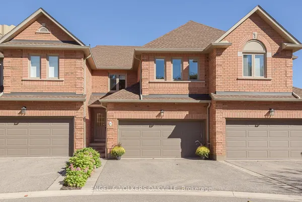 1905 Broad Hollow Gate, Unit 18