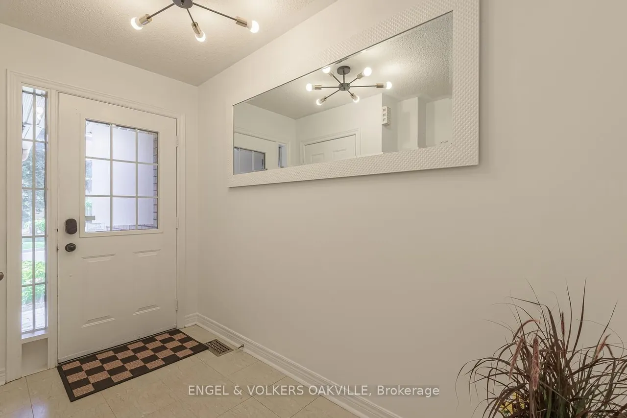 1905 Broad Hollow Gate, Unit 18 — photo 3