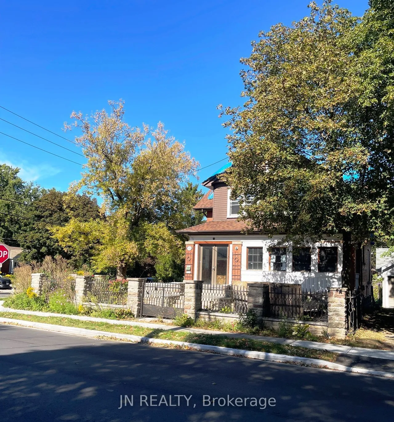 100 Mill Street N — photo 6