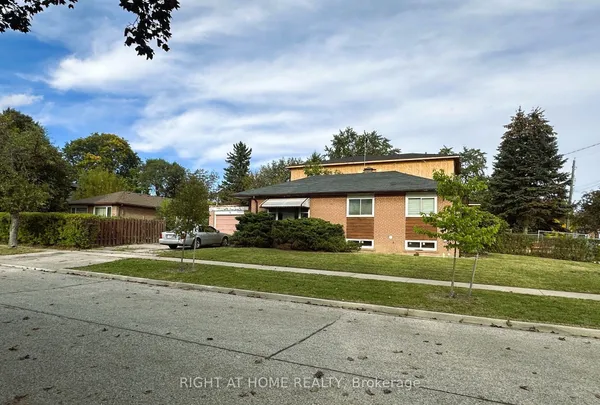 19 Upminster Crescent — photo 2