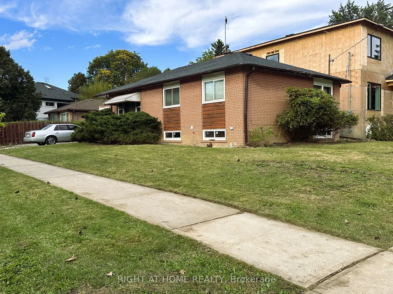 19 Upminster Crescent — photo 3