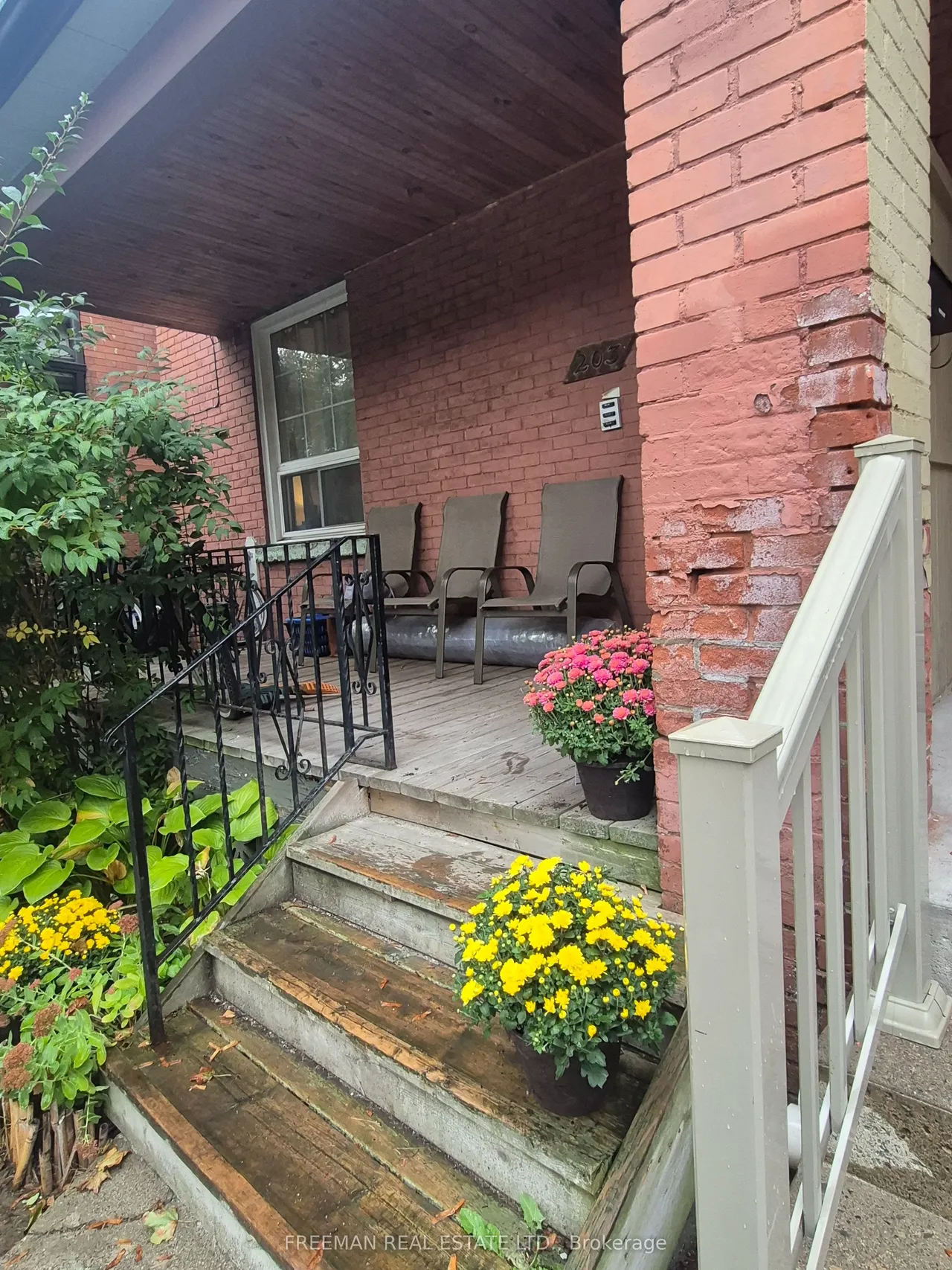 203 Fairview Avenue — photo 2