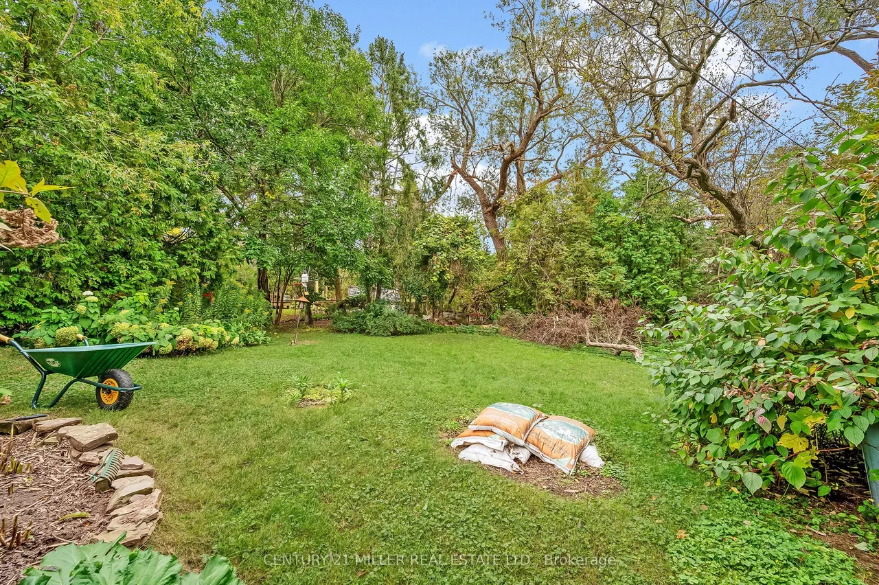 1342 Sedgewick Crescent — photo 11