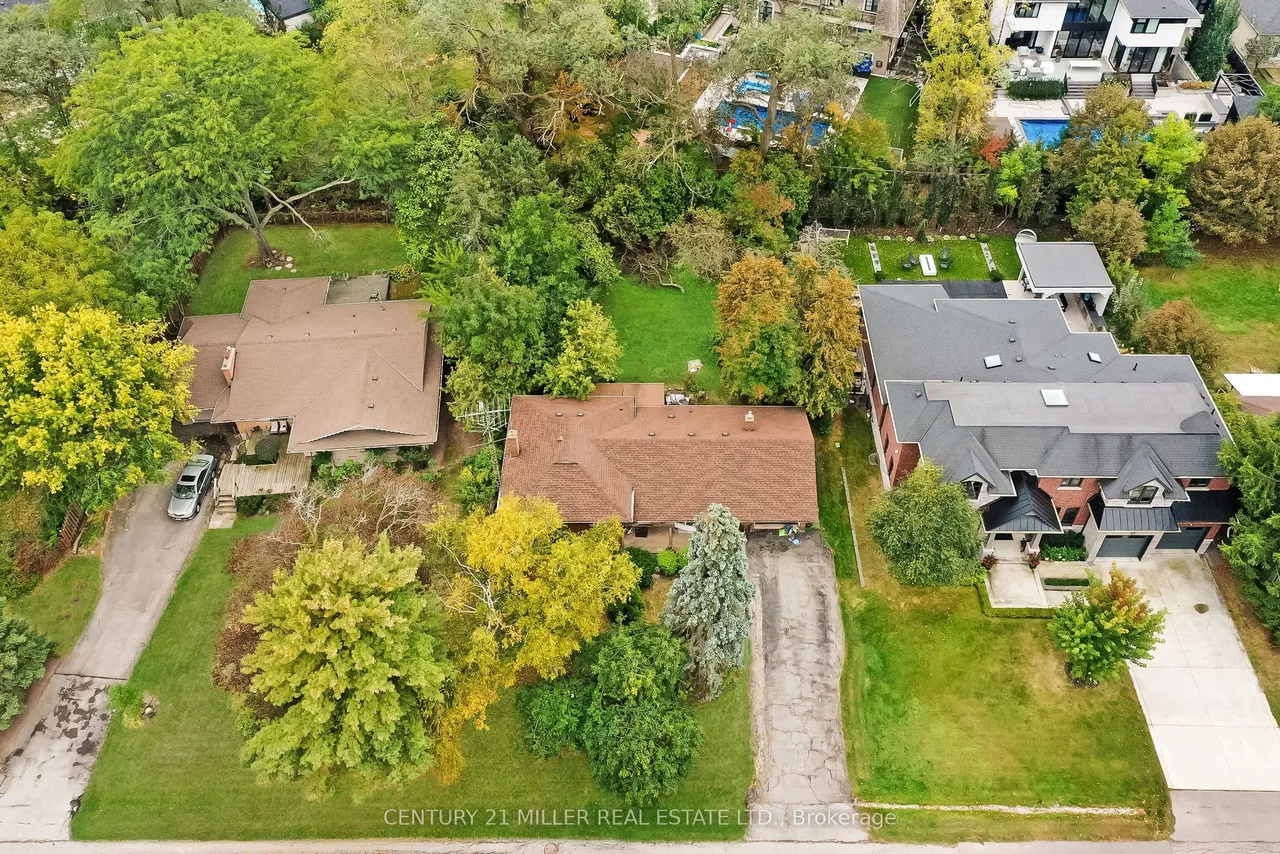 1342 Sedgewick Crescent — photo 2