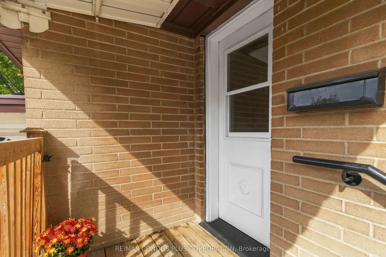 122 Wyndale Drive — photo 2