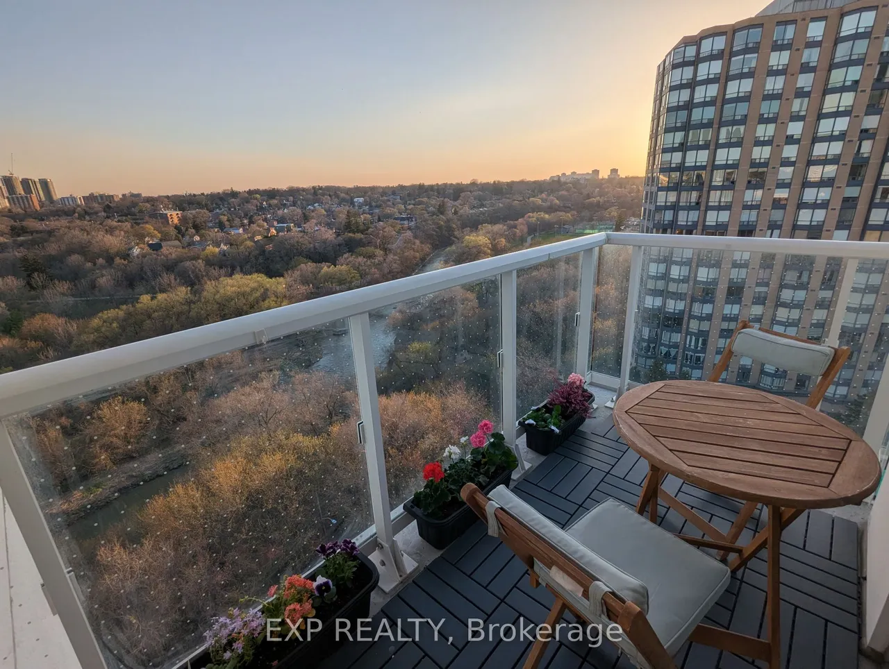 10 Wilby Crescent, Unit 1106 — photo 2