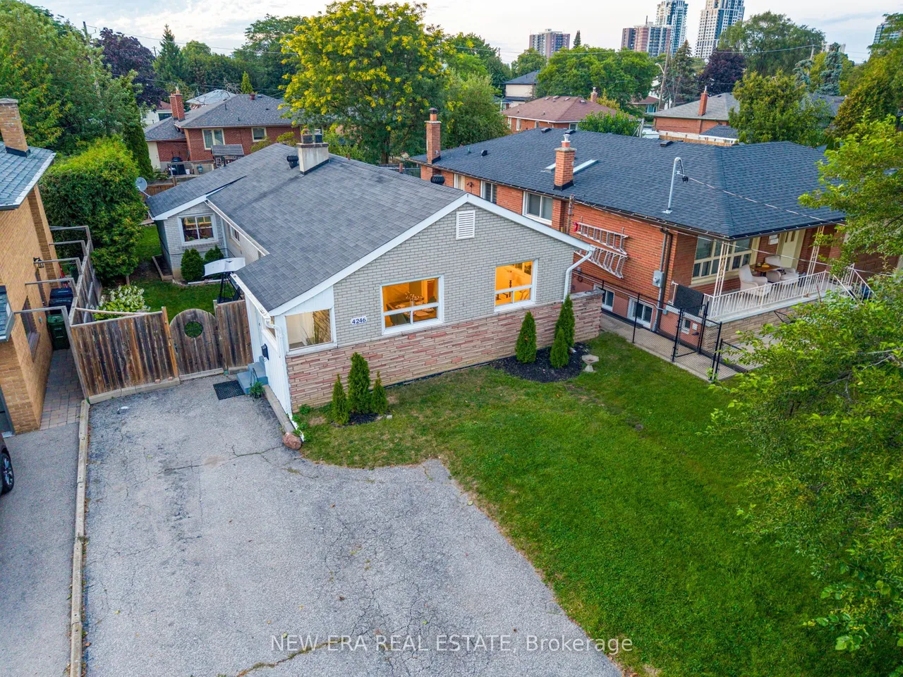 4246 Bloor Street W — photo 2
