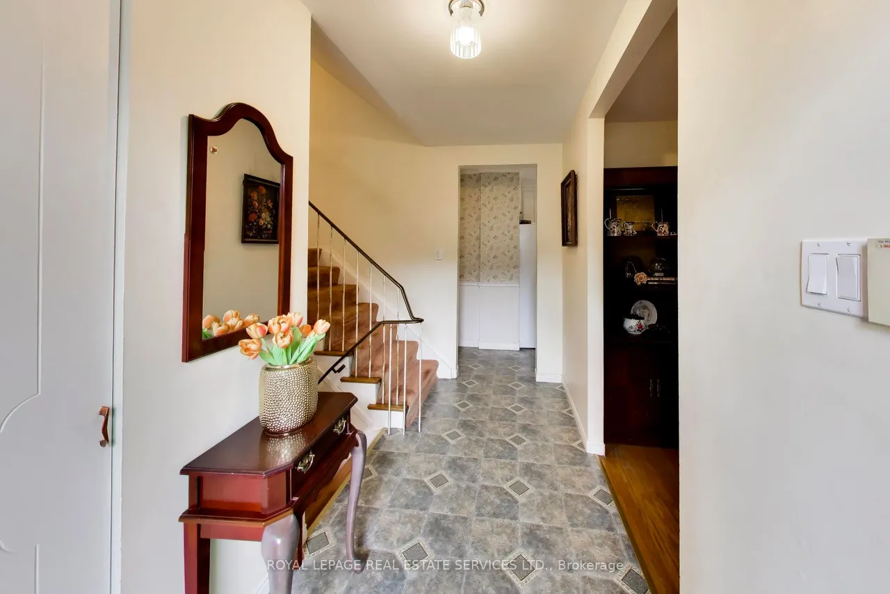 24 Elmvale Crescent — photo 3