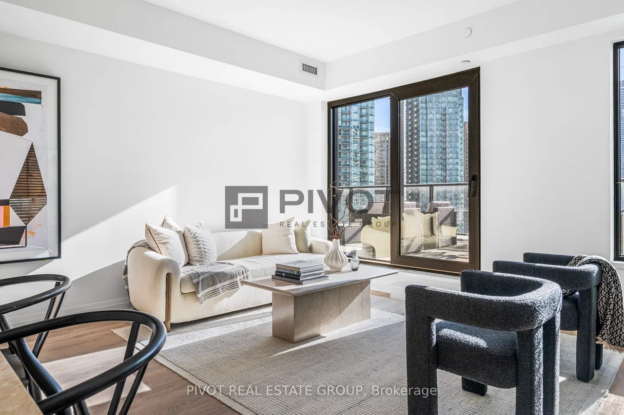 4015 The Exchange — photo 2
