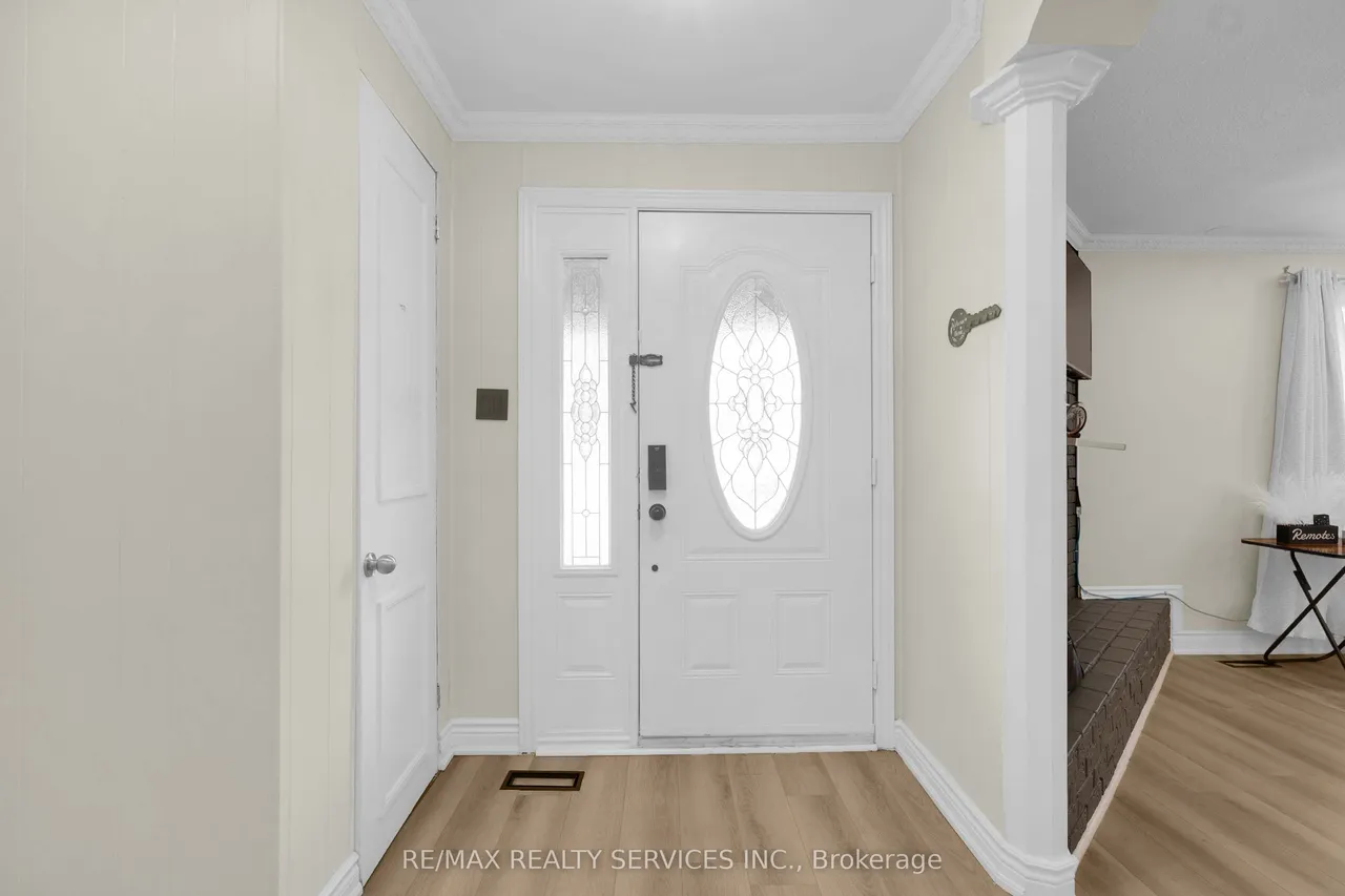17 Avening Drive — photo 3