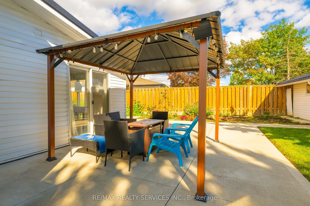 17 Avening Drive — photo 43