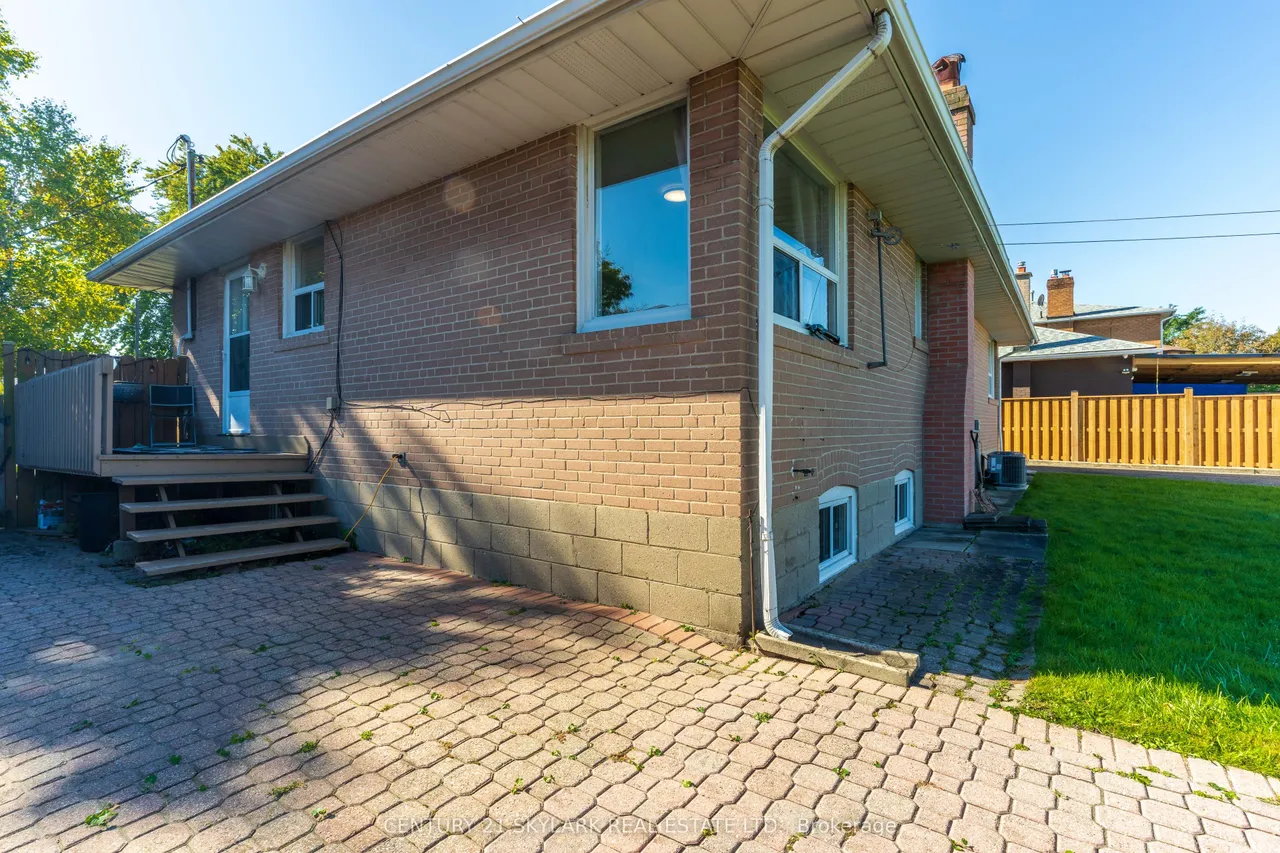24 Aura Lea Boulevard — photo 39