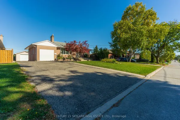 24 Aura Lea Boulevard — photo 2