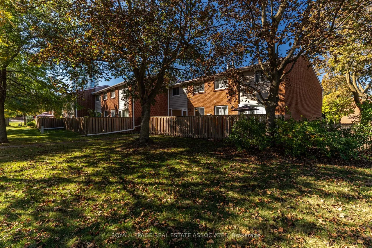 215 Mississauga Valley Boulevard — photo 46