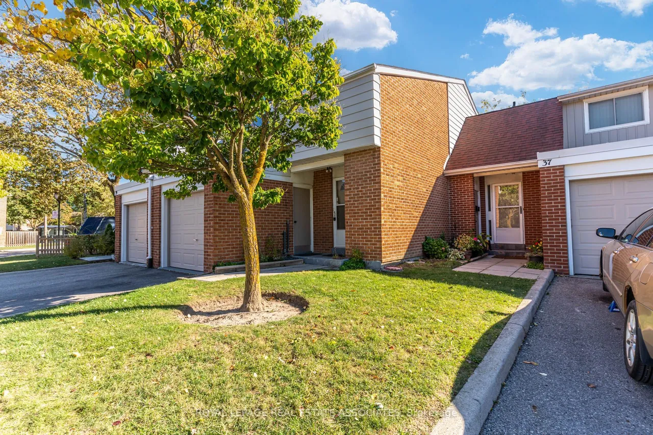215 Mississauga Valley Boulevard — photo 2