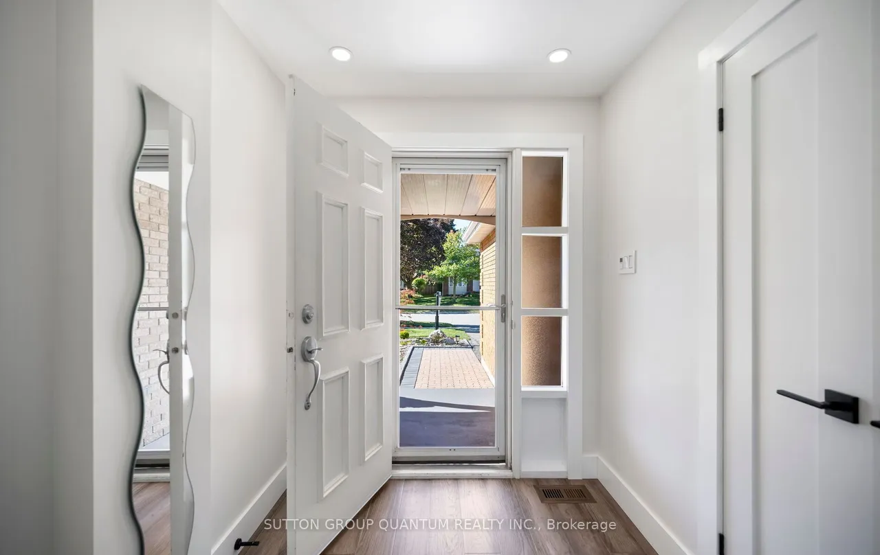 4071 Wheelwright Crescent — photo 3