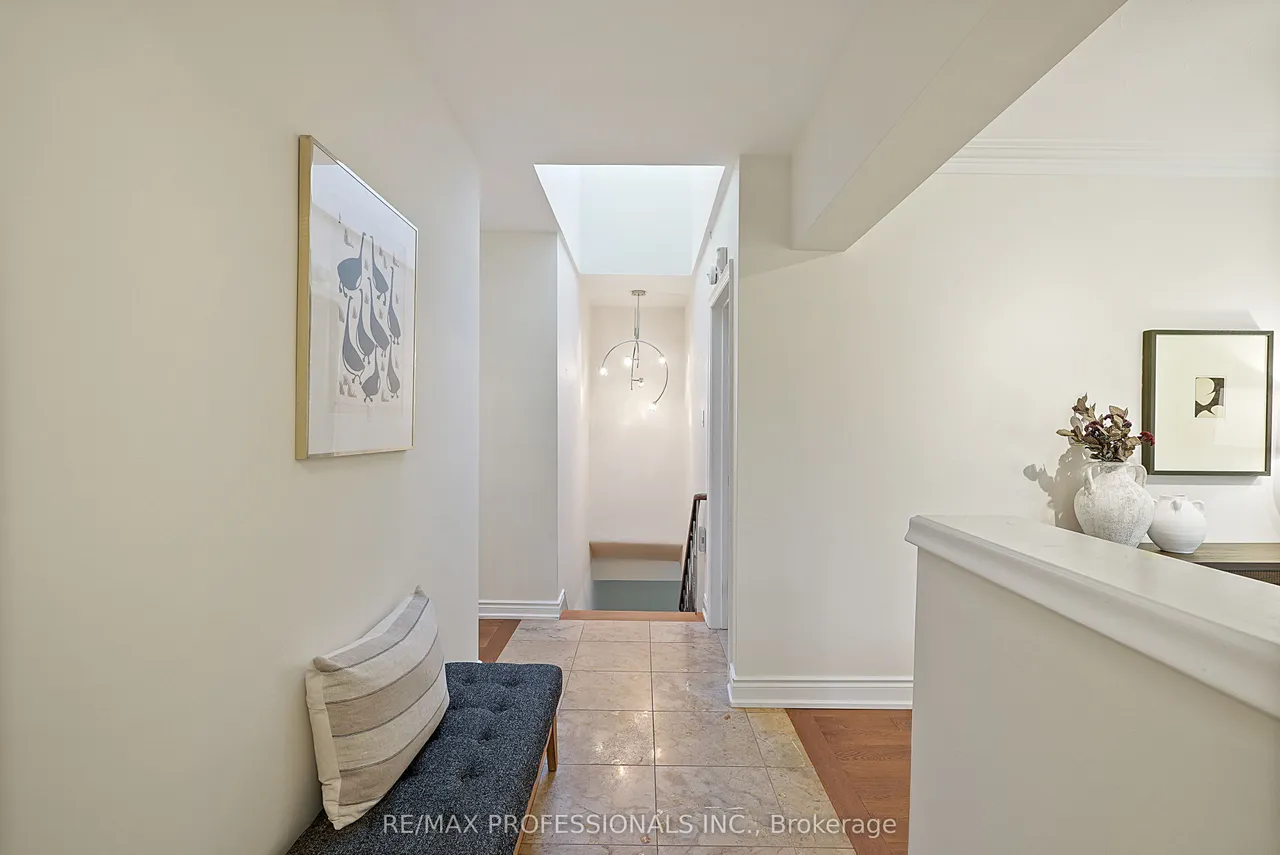 424 The Kingsway — photo 3