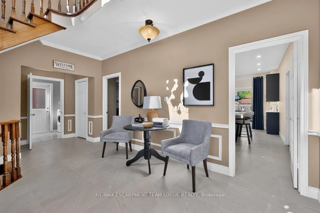 2071 Oxford Avenue — photo 3